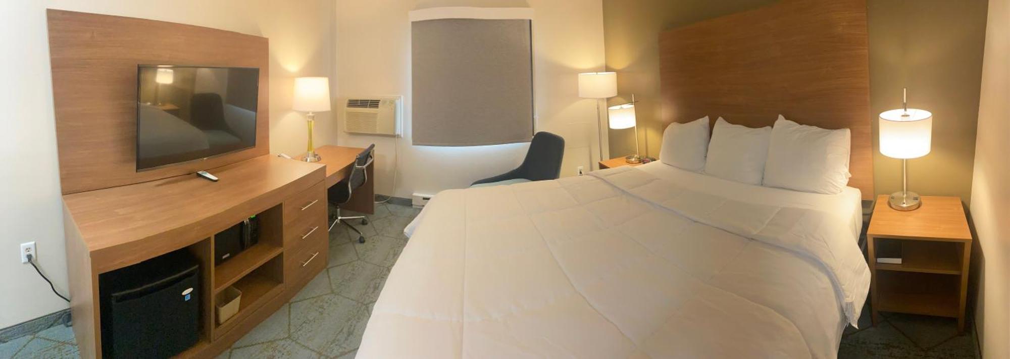 Baymont By Wyndham Oshkosh Airport Hotel Exterior photo